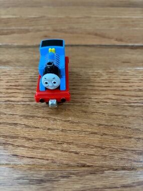 Thomas & Friends Blue and Red Train Engine Toy (Bag B)